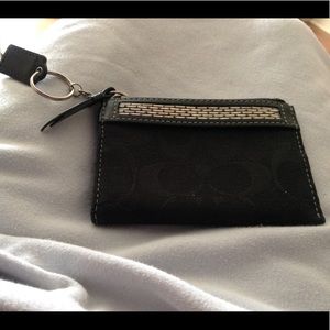 👛👛 Coach black mini has silver beading on front